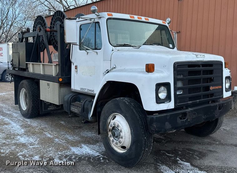 image for item DV0577 1987 International  1954 reel truck