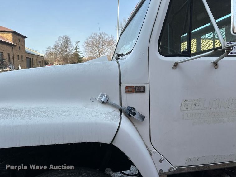 image for item DV0577 1987 International  1954 reel truck