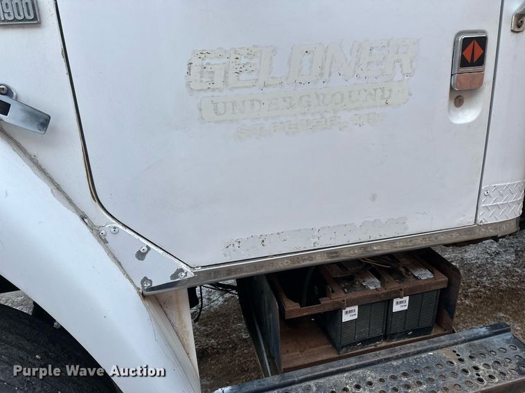 image for item DV0577 1987 International  1954 reel truck