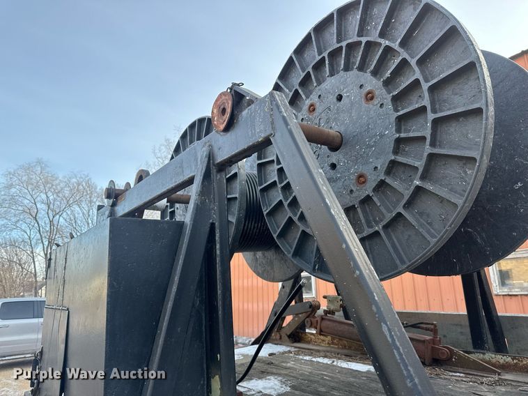 image for item DV0577 1987 International  1954 reel truck