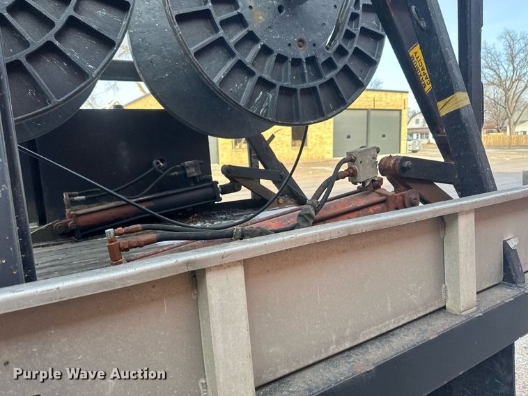 image for item DV0577 1987 International  1954 reel truck