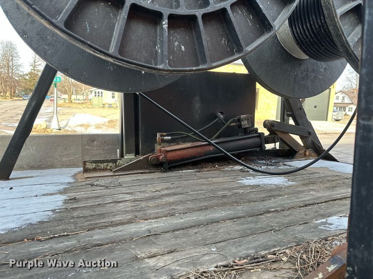 image for item DV0577 1987 International  1954 reel truck