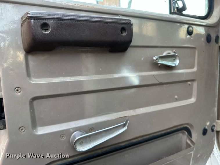 image for item DV0577 1987 International  1954 reel truck