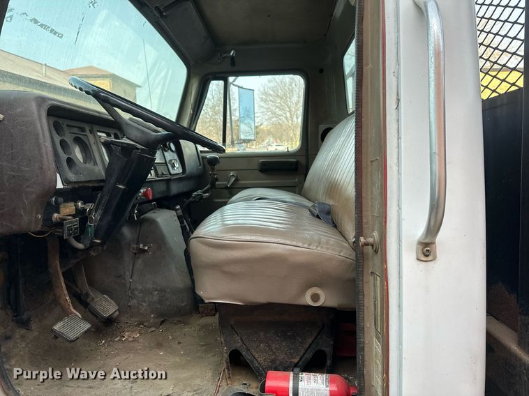 image for item DV0577 1987 International  1954 reel truck