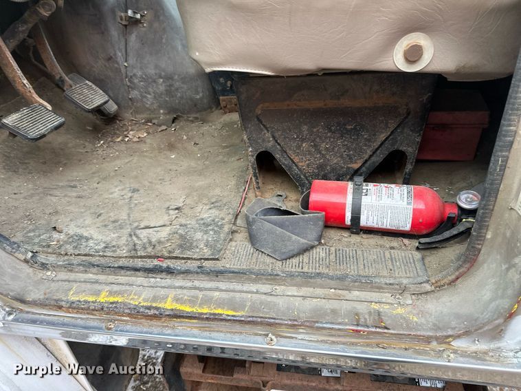 image for item DV0577 1987 International  1954 reel truck