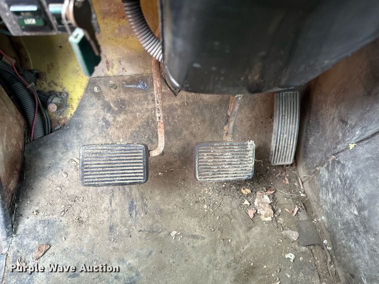 image for item DV0577 1987 International  1954 reel truck