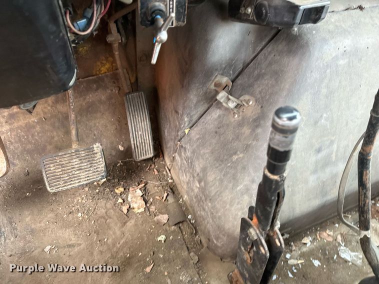 image for item DV0577 1987 International  1954 reel truck