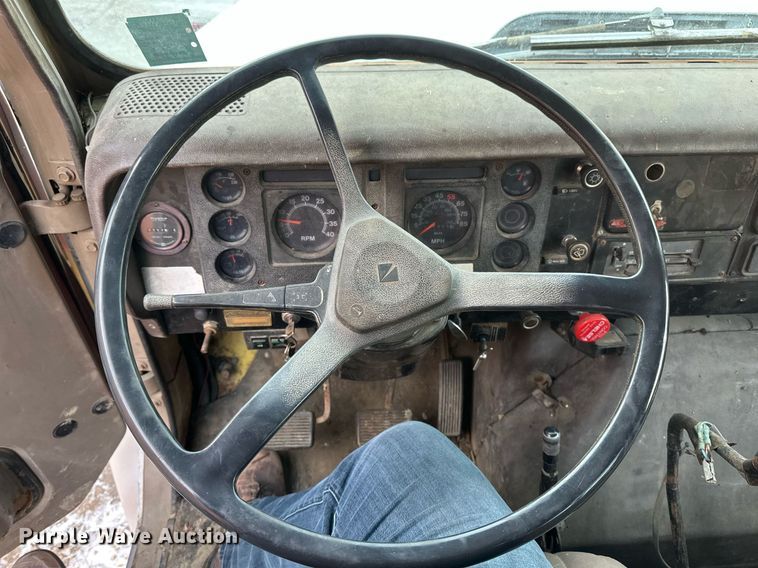 image for item DV0577 1987 International  1954 reel truck