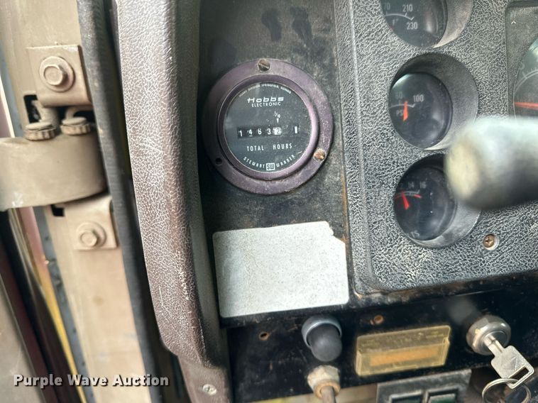 image for item DV0577 1987 International  1954 reel truck