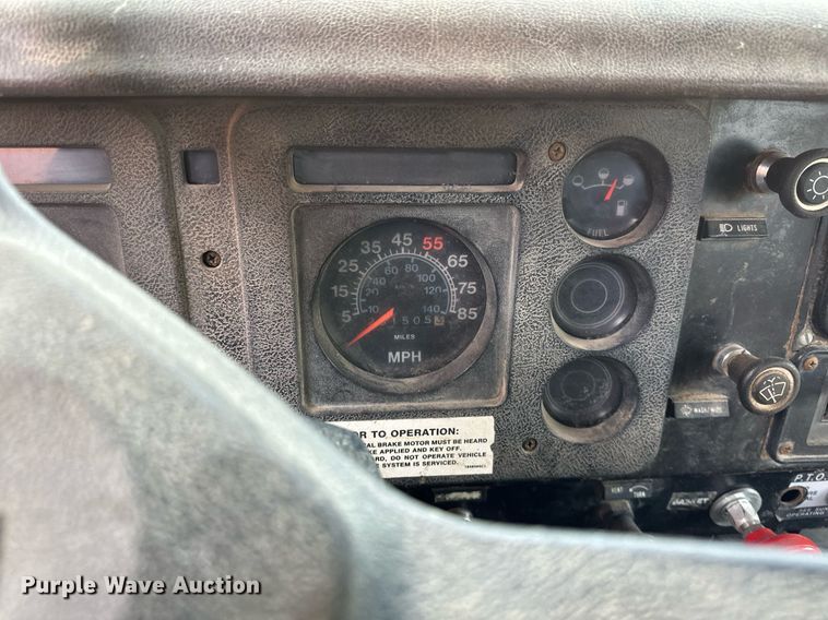 image for item DV0577 1987 International  1954 reel truck