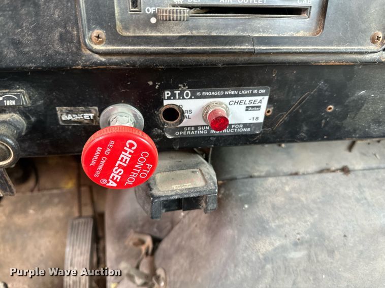 image for item DV0577 1987 International  1954 reel truck