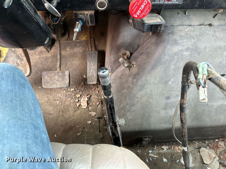 image for item DV0577 1987 International  1954 reel truck