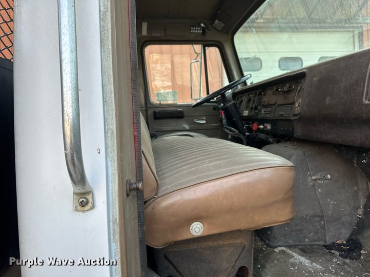 image for item DV0577 1987 International  1954 reel truck