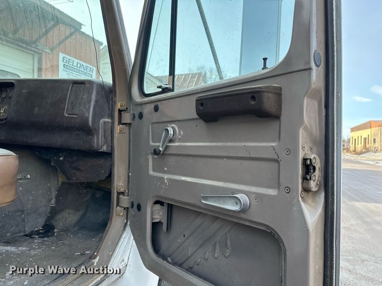 image for item DV0577 1987 International  1954 reel truck