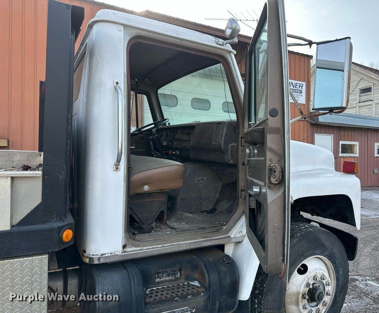 image for item DV0577 1987 International  1954 reel truck