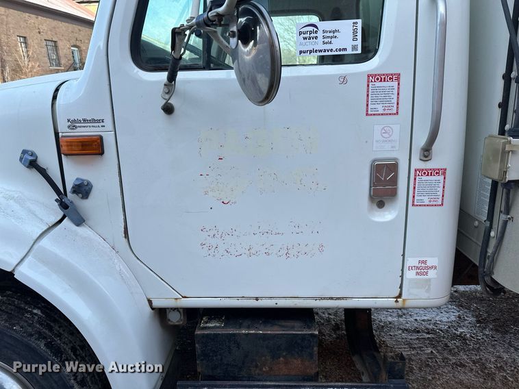 image for item DV0578 2000 International  4700 refrigerated delivery truck