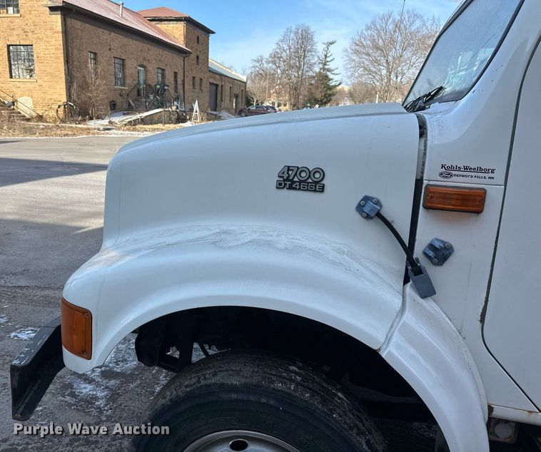 image for item DV0578 2000 International  4700 refrigerated delivery truck