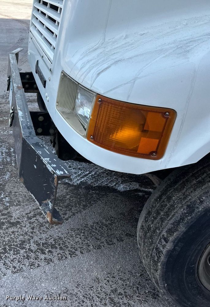 image for item DV0578 2000 International  4700 refrigerated delivery truck