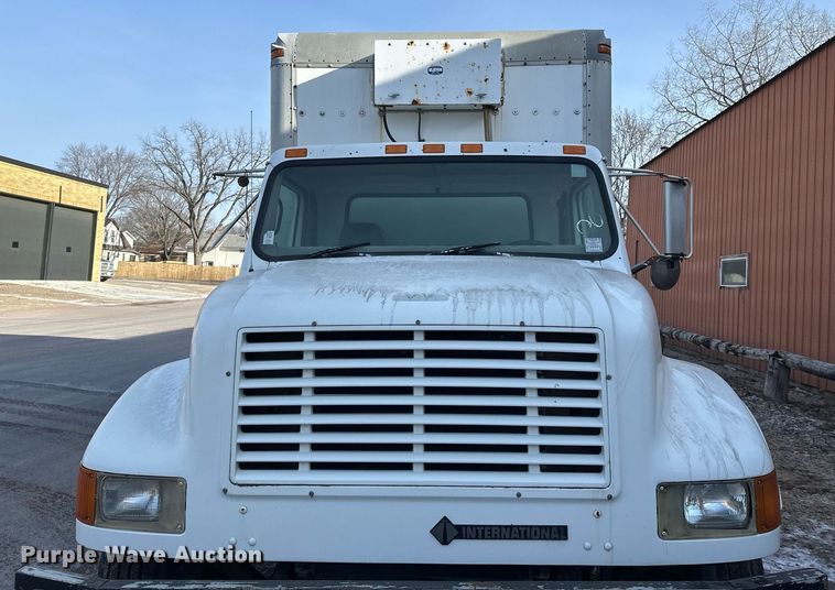 image for item DV0578 2000 International  4700 refrigerated delivery truck