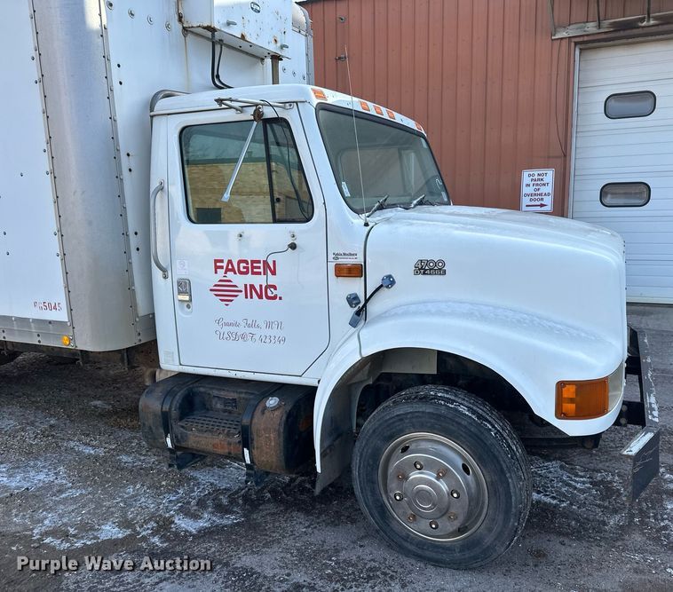 image for item DV0578 2000 International  4700 refrigerated delivery truck