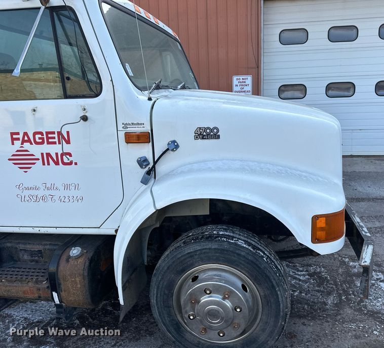 image for item DV0578 2000 International  4700 refrigerated delivery truck