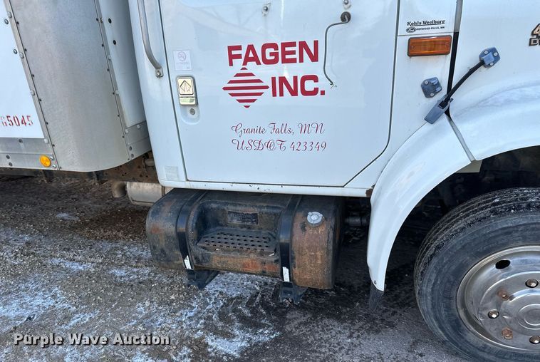 image for item DV0578 2000 International  4700 refrigerated delivery truck