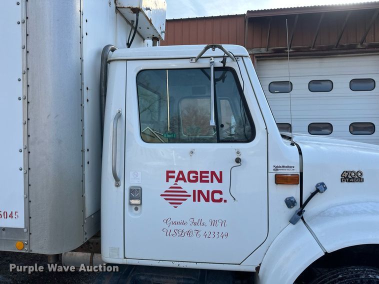 image for item DV0578 2000 International  4700 refrigerated delivery truck