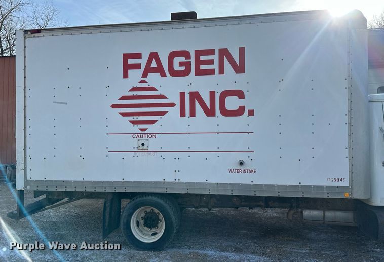 image for item DV0578 2000 International  4700 refrigerated delivery truck