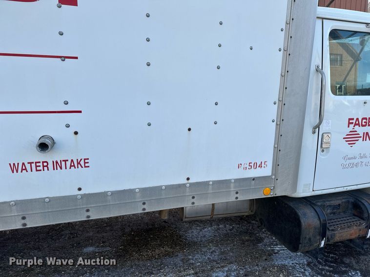 image for item DV0578 2000 International  4700 refrigerated delivery truck