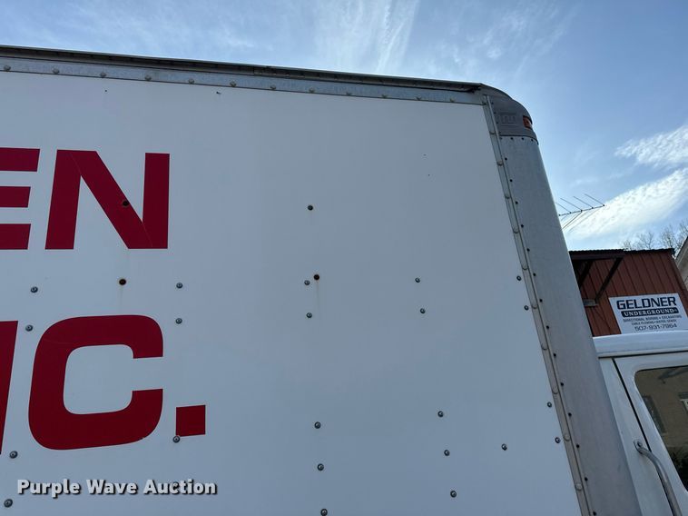 image for item DV0578 2000 International  4700 refrigerated delivery truck