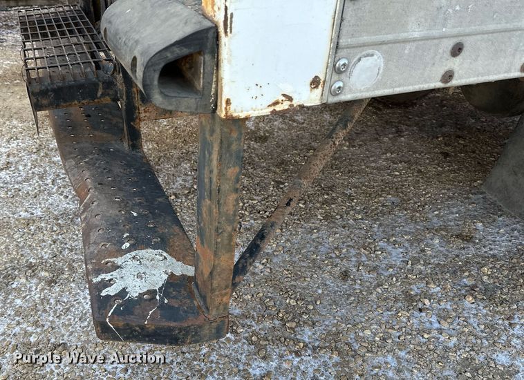 image for item DV0578 2000 International  4700 refrigerated delivery truck