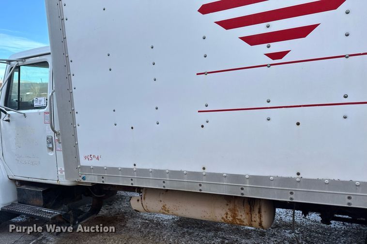 image for item DV0578 2000 International  4700 refrigerated delivery truck