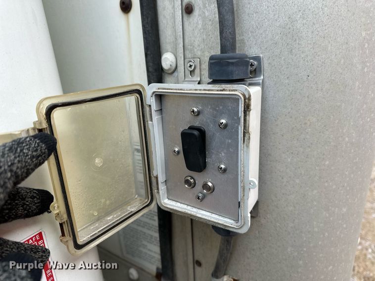 image for item DV0578 2000 International  4700 refrigerated delivery truck