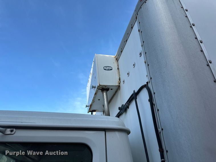 image for item DV0578 2000 International  4700 refrigerated delivery truck