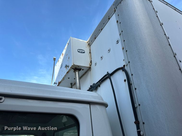 image for item DV0578 2000 International  4700 refrigerated delivery truck