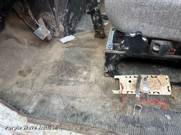 image for item DV0578 2000 International  4700 refrigerated delivery truck