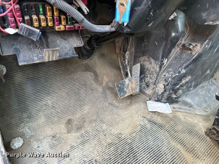 image for item DV0578 2000 International  4700 refrigerated delivery truck