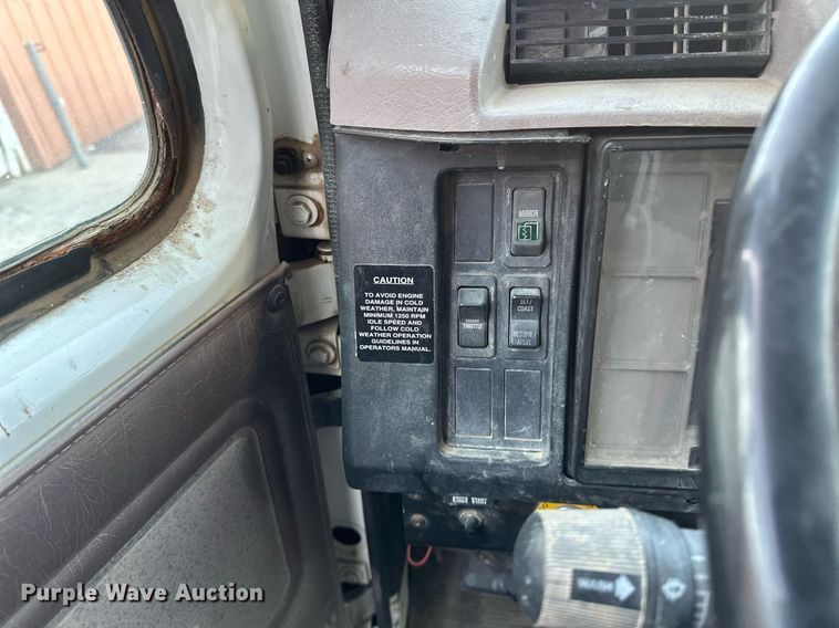 image for item DV0578 2000 International  4700 refrigerated delivery truck