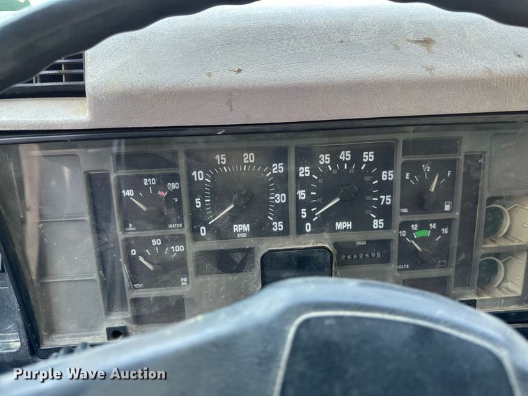 image for item DV0578 2000 International  4700 refrigerated delivery truck