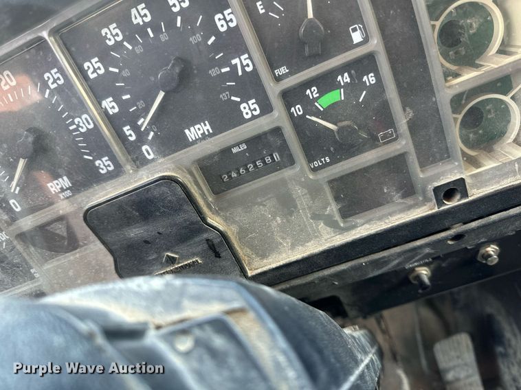 image for item DV0578 2000 International  4700 refrigerated delivery truck