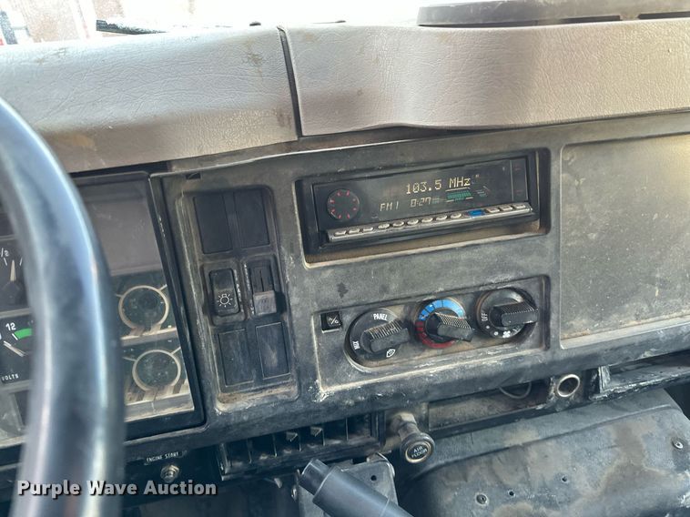 image for item DV0578 2000 International  4700 refrigerated delivery truck