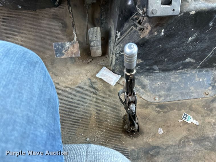 image for item DV0578 2000 International  4700 refrigerated delivery truck