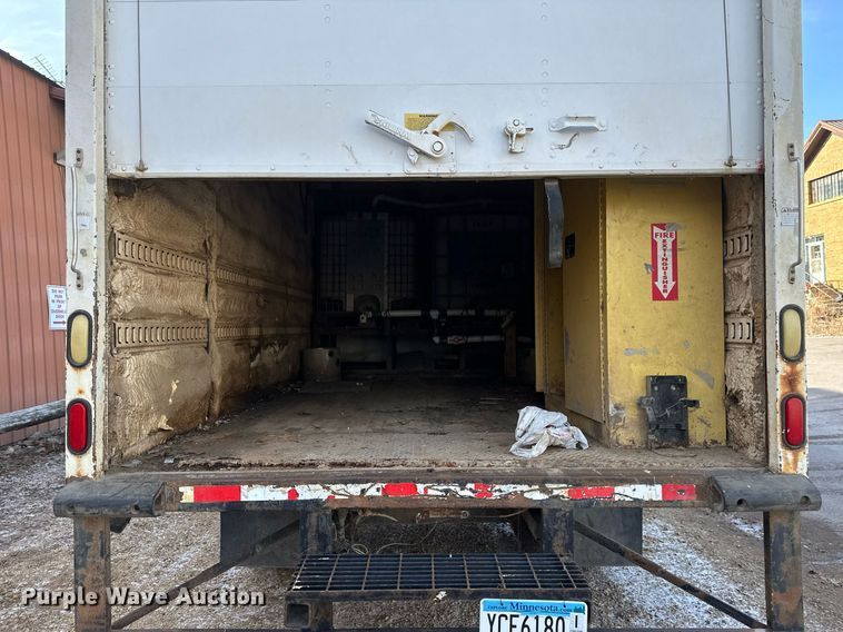 image for item DV0578 2000 International  4700 refrigerated delivery truck