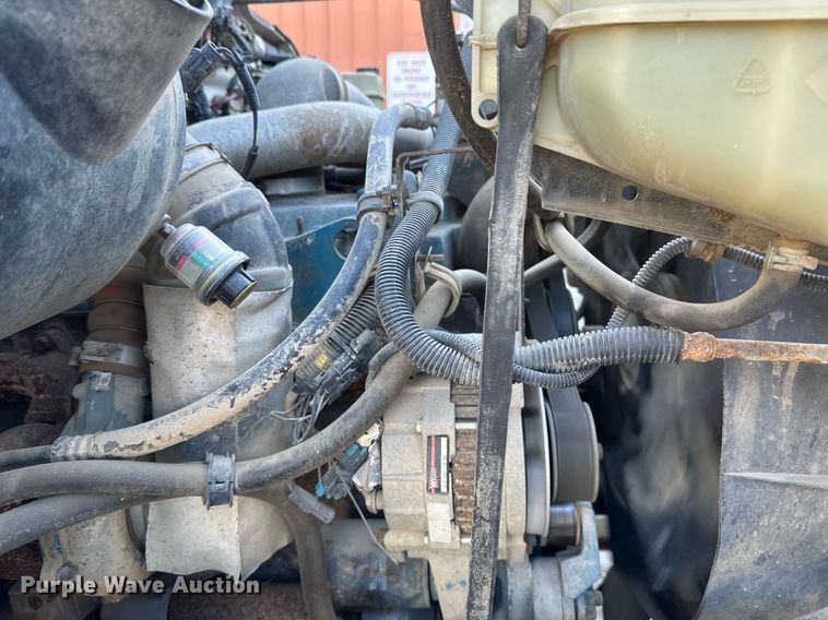 image for item DV0578 2000 International  4700 refrigerated delivery truck