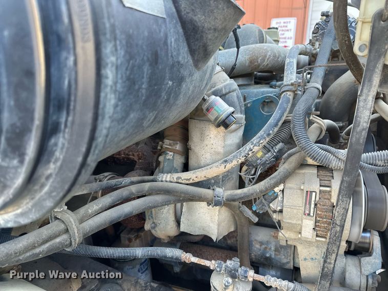 image for item DV0578 2000 International  4700 refrigerated delivery truck