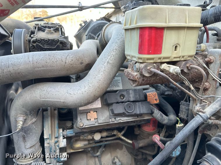 image for item DV0578 2000 International  4700 refrigerated delivery truck