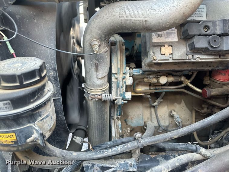 image for item DV0578 2000 International  4700 refrigerated delivery truck