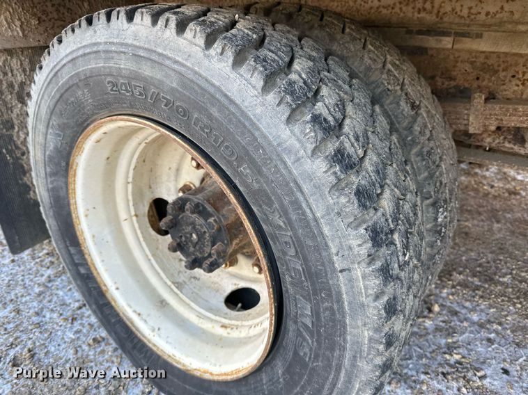 image for item DV0578 2000 International  4700 refrigerated delivery truck