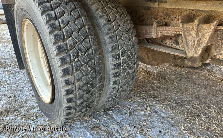 image for item DV0578 2000 International  4700 refrigerated delivery truck