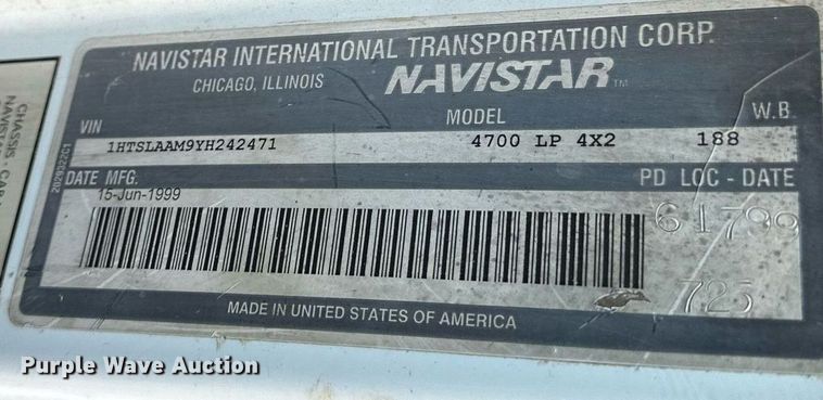 image for item DV0578 2000 International  4700 refrigerated delivery truck